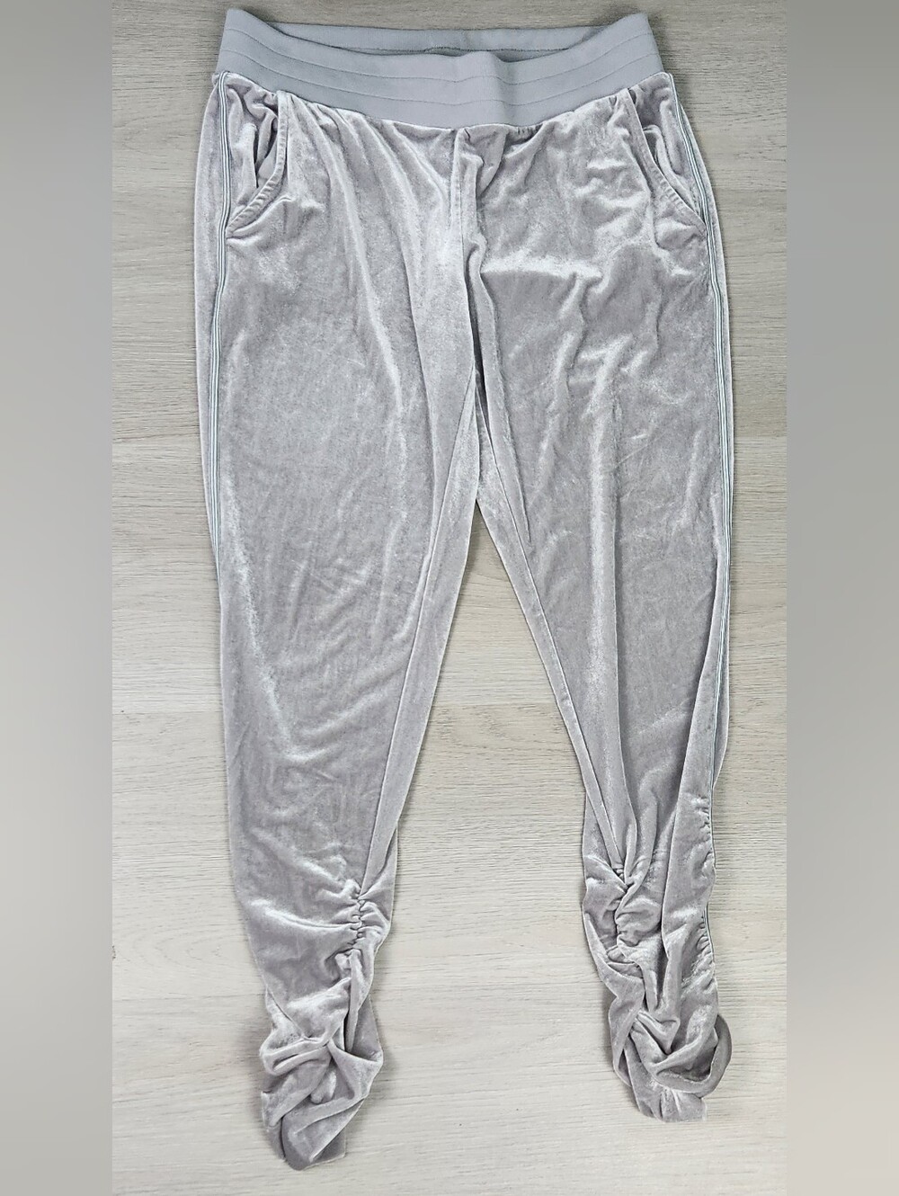 Juicy Couture Gray Velour Joggers Size Medium Ruched Ankle Y2K